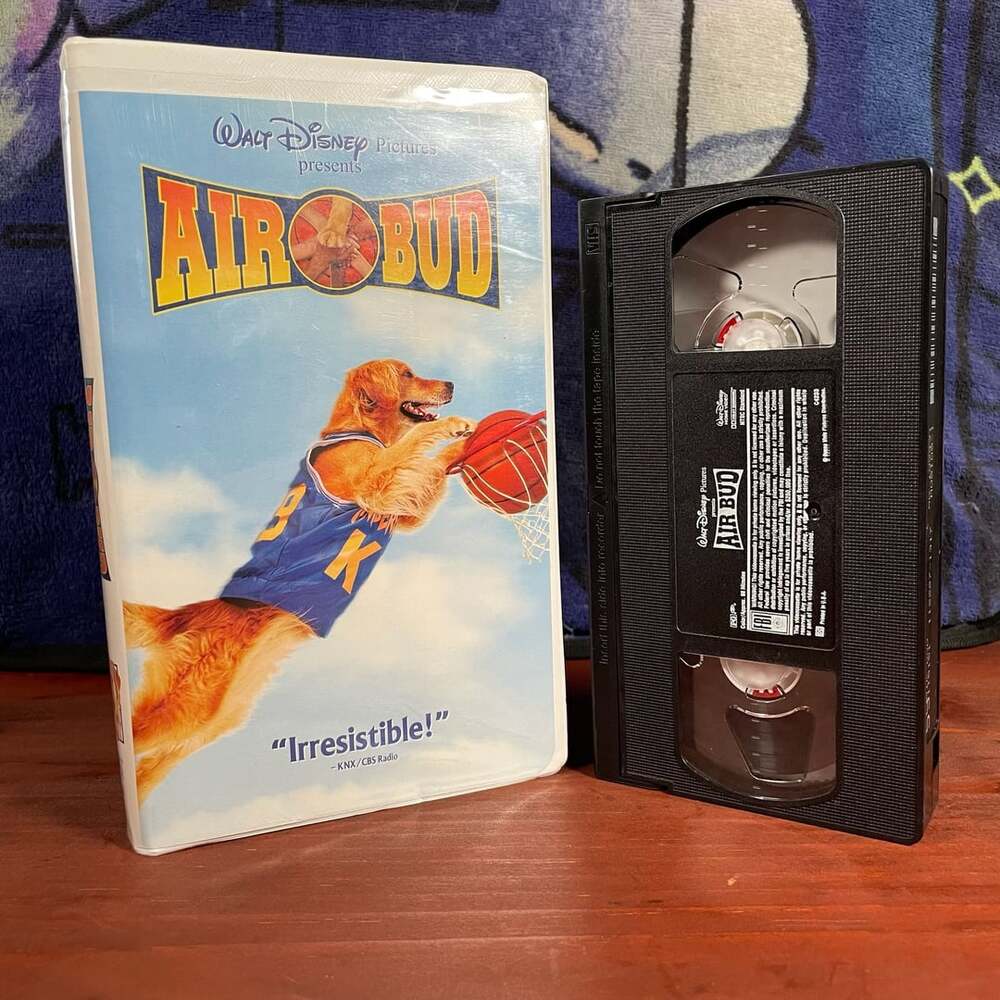 Walt Disney Pictures Presents Air Bud VHS Tape Clamshell Case